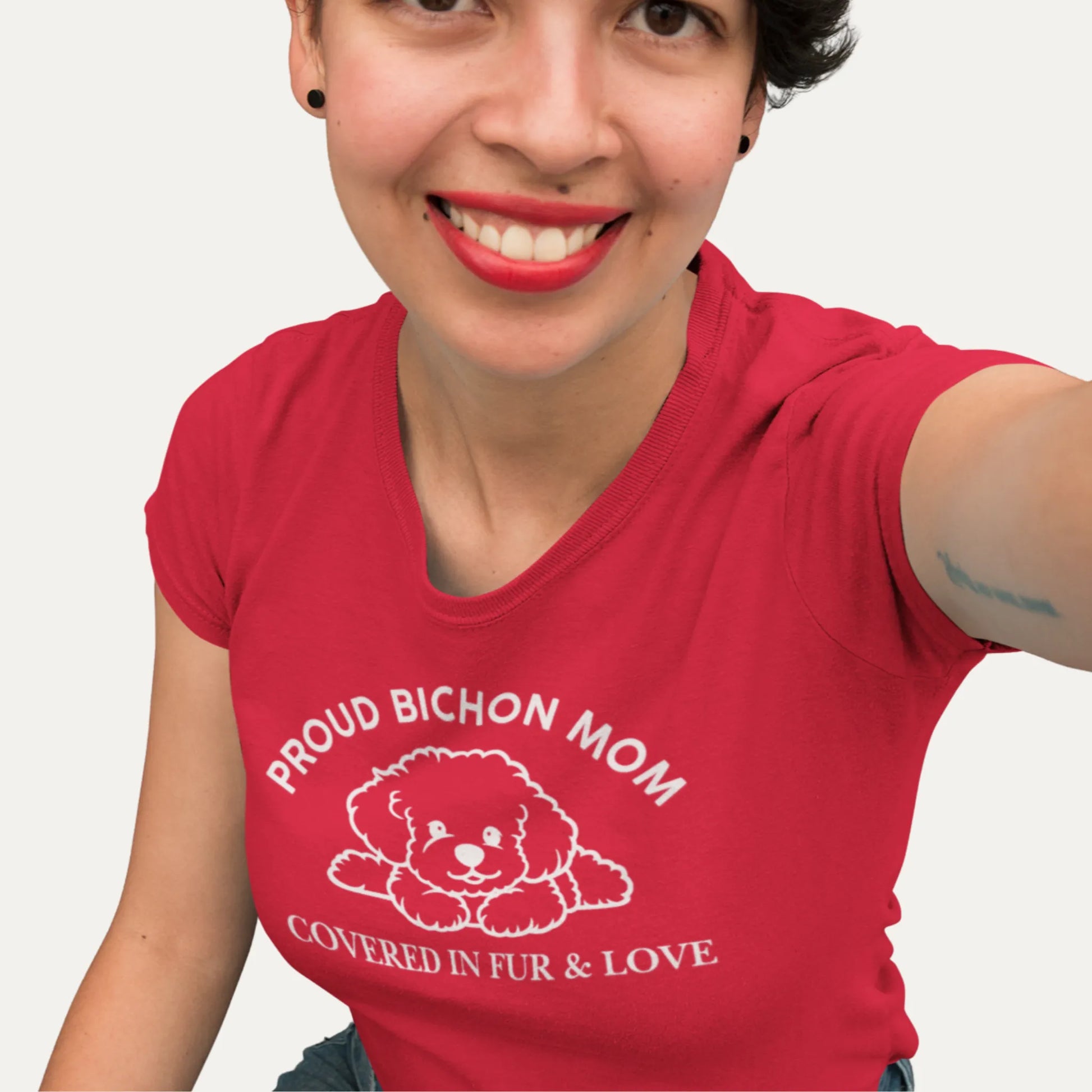 Proud Bichon Mom – Covered in Fur & Love"-Unisex Bichon Frise T-Shirt for Dog Owners