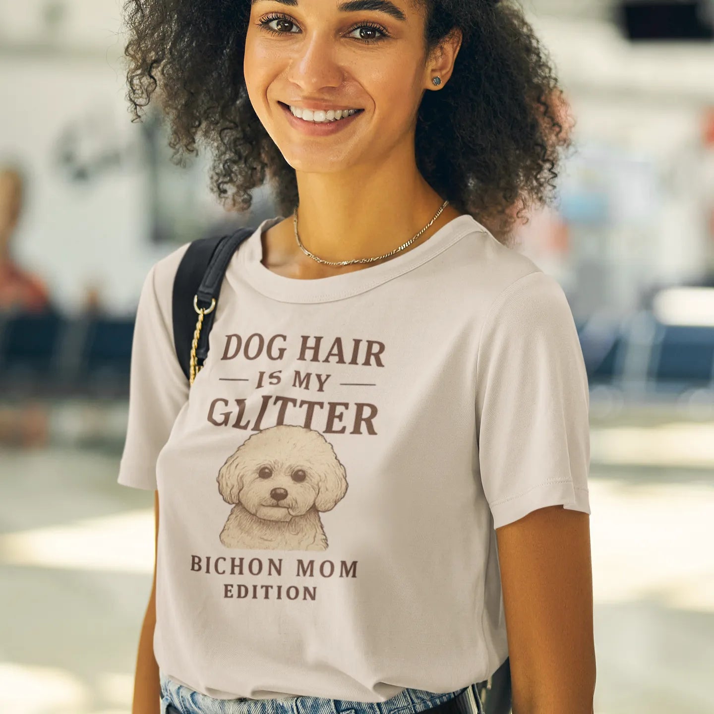 Kutyaszőr a csillogásom – Vicces Bichon anya póló kutyabarátoknak